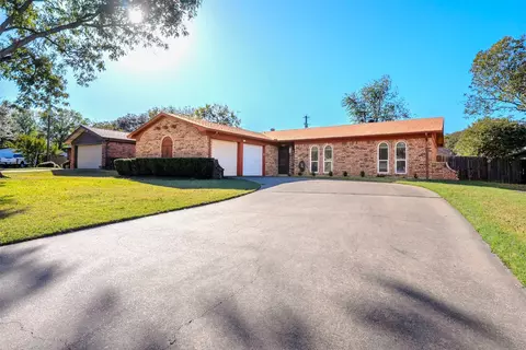 1244 Willowwood Dr, Cleburne, TX 76033