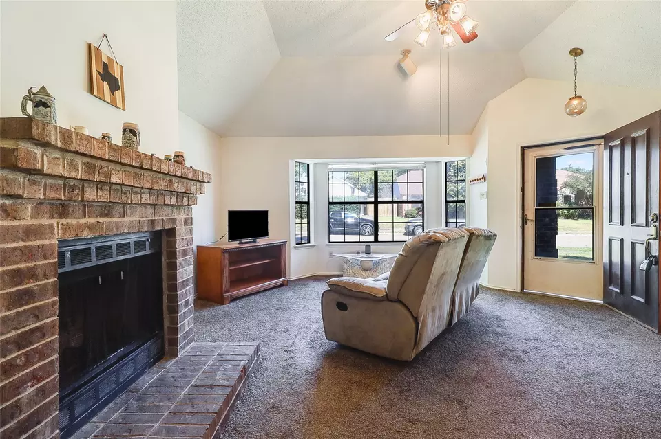 Living - 1728 Hackamore St, Mesquite, TX 75149 photo 2 of 2