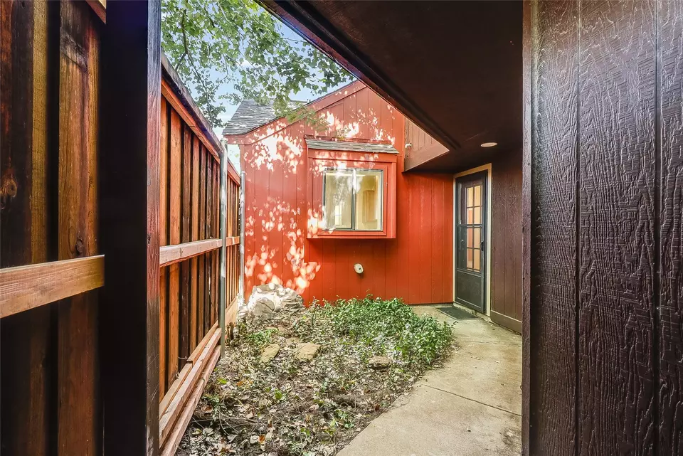 Exterior - 1728 Hackamore St, Mesquite, TX 75149 photo 3 of 6