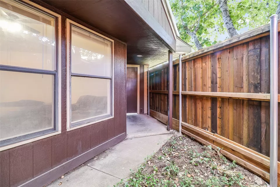 Exterior - 1728 Hackamore St, Mesquite, TX 75149 photo 4 of 6