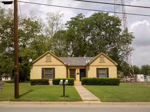 503 E College St, Athens, TX 75751