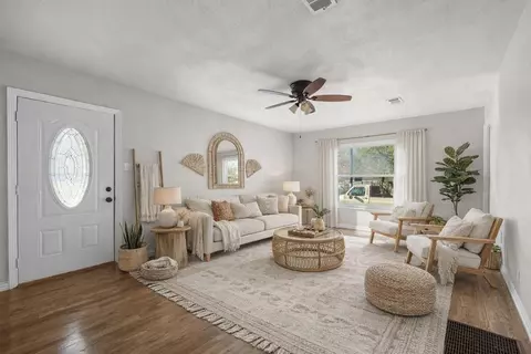 206 E Belknap St, Ennis, TX 75119