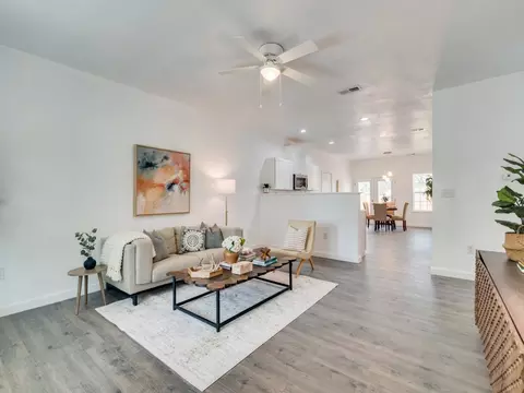 Living - 530 Maple St, Commerce, TX 75428 photo 4 of 4