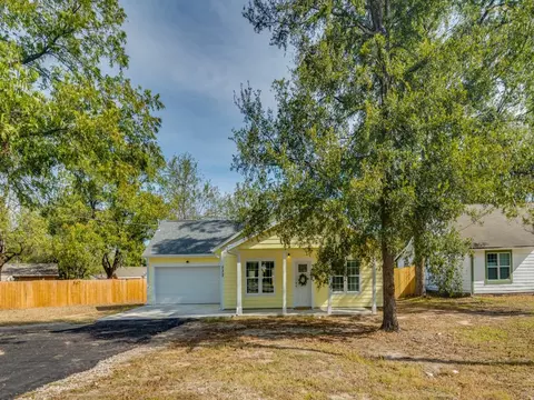 Exterior - 530 Maple St, Commerce, TX 75428 photo 1 of 6