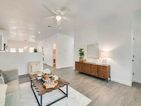 Living - 530 Maple St, Commerce, TX 75428 photo 3 of 4
