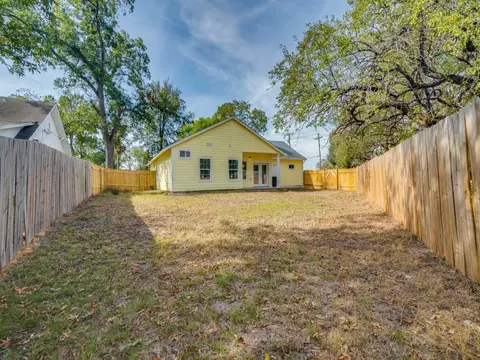 Exterior - 530 Maple St, Commerce, TX 75428 photo 6 of 6