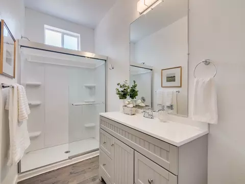 Bath - 530 Maple St, Commerce, TX 75428 photo 1 of 2