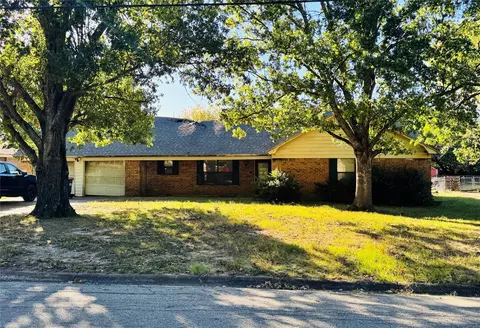 730 41st St SW, Paris, TX 75460