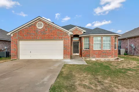 6521 Waterhill Ln, Fort Worth, TX 76179
