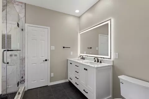 Bath - 8502 Coventry Dr, Rowlett, TX 75089 photo 2 of 4