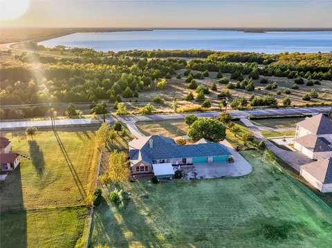 832 Lake Rd, Lavon, TX 75166