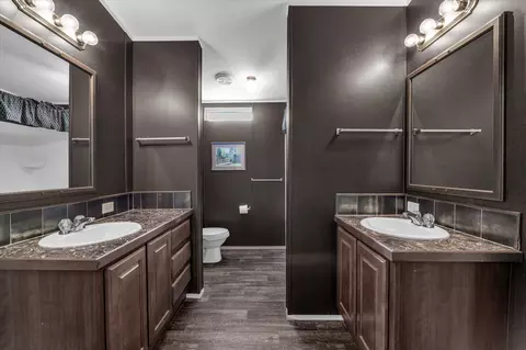 Bath - 1745 Meixner Rd, Waco, TX 76705 photo 3 of 5