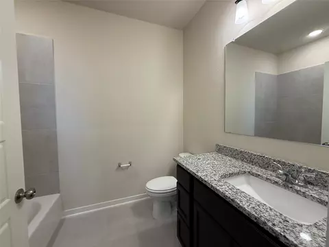 Bath - 11524 Celestial Ct, Lorena, TX 76655 photo 3 of 4