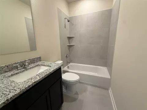 Bath - 11524 Celestial Ct, Lorena, TX 76655 photo 4 of 4