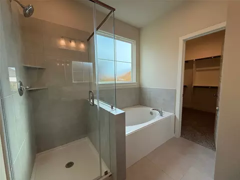 Bath - 11524 Celestial Ct, Lorena, TX 76655 photo 2 of 4