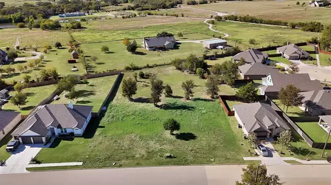 424 S 2nd St, Krum, TX 76249