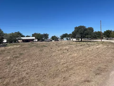205 S Loop Dr, Brady, TX 76825