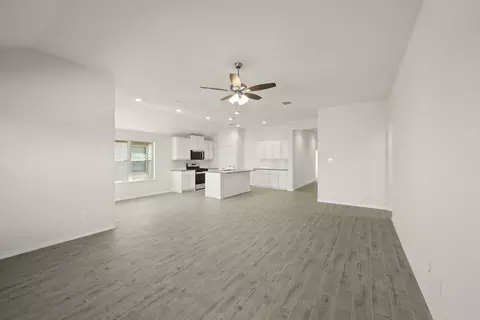 Living - 304 Comanche Dr, Cleburne, TX 76033 photo 1 of 2