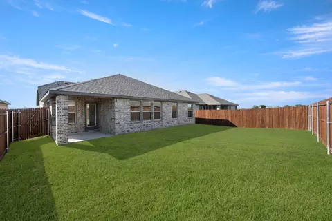 Exterior - 304 Comanche Dr, Cleburne, TX 76033 photo 5 of 5