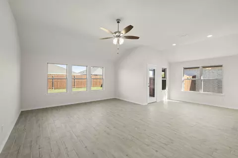 Living - 304 Comanche Dr, Cleburne, TX 76033 photo 2 of 2