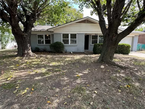 219 Murphy Rd, Burleson, TX 76028