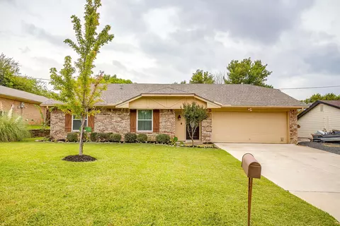2217 Pecos Dr, Grapevine, TX 76051