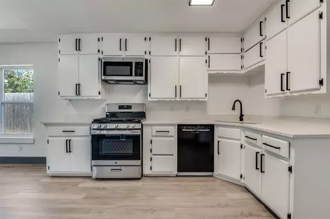 Kitchen - 712 E 3rd St, Irving, TX 75060 photo 1 of 1