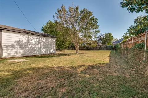Exterior - 712 E 3rd St, Irving, TX 75060 photo 5 of 7
