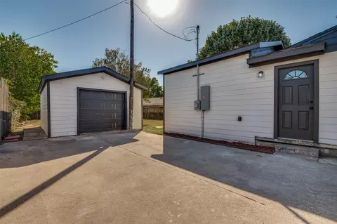 Exterior - 712 E 3rd St, Irving, TX 75060 photo 4 of 7