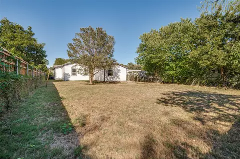 Exterior - 712 E 3rd St, Irving, TX 75060 photo 6 of 7