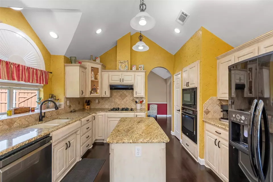 Kitchen - 508 Santa Barbara Dr, Keller, TX 76248 photo 4 of 4