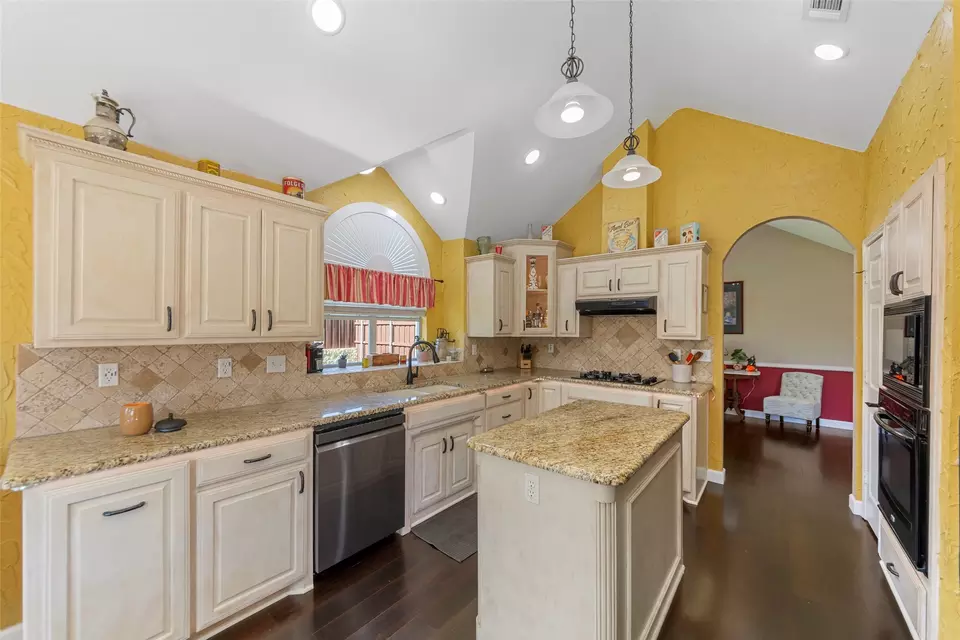 Kitchen - 508 Santa Barbara Dr, Keller, TX 76248 photo 3 of 4