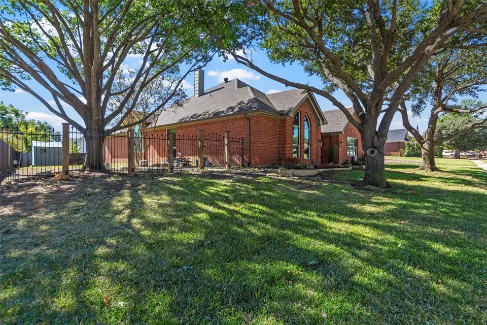 Exterior - 508 Santa Barbara Dr, Keller, TX 76248 photo 7 of 7