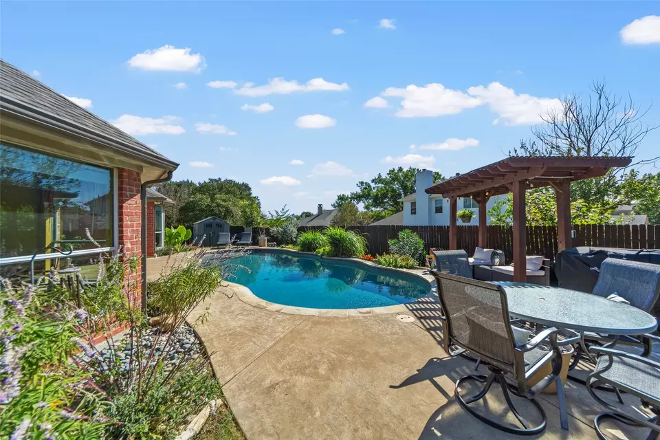 Exterior - 508 Santa Barbara Dr, Keller, TX 76248 photo 2 of 7
