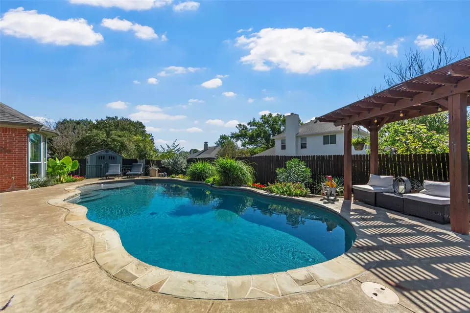 Exterior - 508 Santa Barbara Dr, Keller, TX 76248 photo 4 of 7