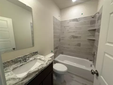 Bath - 11408 Celestial Ct, Lorena, TX 76655 photo 4 of 4