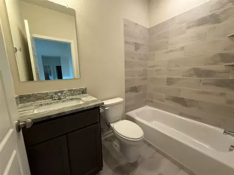 Bath - 11408 Celestial Ct, Lorena, TX 76655 photo 3 of 4
