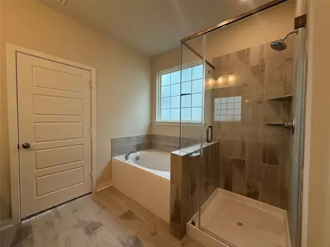 Bath - 11408 Celestial Ct, Lorena, TX 76655 photo 2 of 4