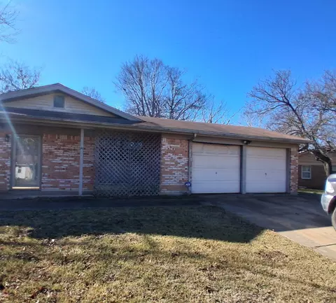 124 N Imperial Dr, Denison, TX 75020