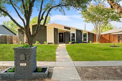 718 Oakland St, Grand Prairie, TX 75052