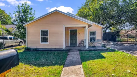 408 E Akard St, Weatherford, TX 76086