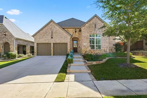 708 Petunia Dr, Lantana, TX 76226