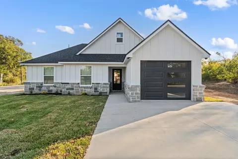 300 Arthur St, Mcgregor, TX 76657
