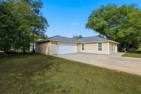 104 Songwood Dr, Weatherford, TX 76087