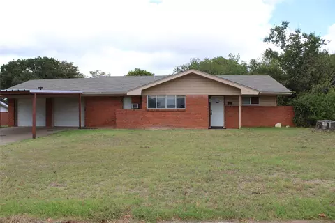 1417 Thompson Dr, Graham, TX 76450
