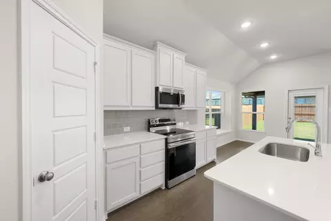 Kitchen - 10345 Tapioca St, Fort Worth, TX 76036 photo 4 of 4
