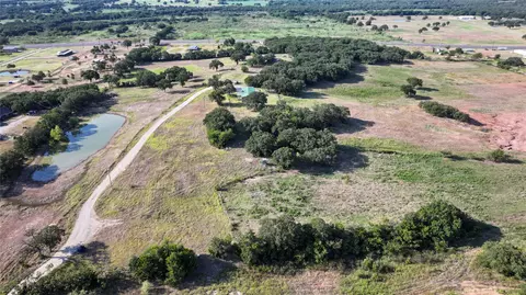 381 W Mccool Rd, Nocona, TX 76255