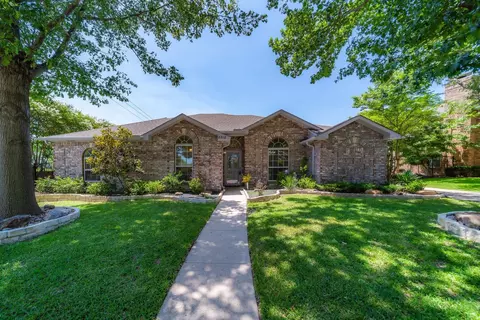 8518 Bridgewater Dr, Rowlett, TX 75088