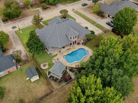 106 Country Ridge Ct, Red Oak, TX 75154