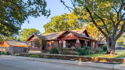 3534 Meadowbrook Dr, Fort Worth, TX 76103